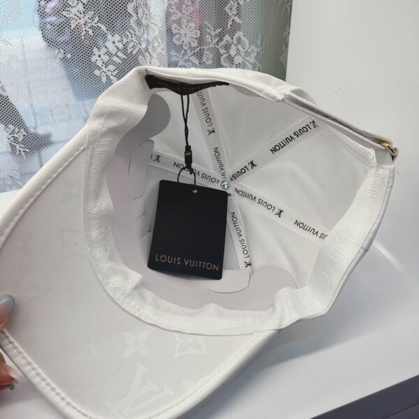 Luxury designer fashionable letter embroidered baseball cap, unisex casual cap