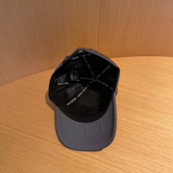 Luxury designer classic fashion baseball cap solid color adjustable unisex sports cap