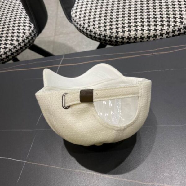 Luxury designer textured baseball cap for both men and women, casual and fashionable sun hat