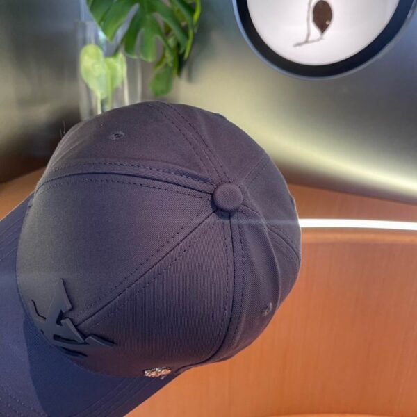 Luxury designer classic fashion baseball cap solid color adjustable unisex sports cap