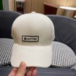 Luxury designer textured baseball cap for both men and women, casual and fashionable sun hat