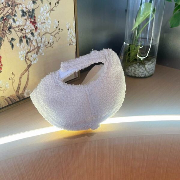 Luxury designer fashionable plush baseball cap suitable for men and women outdoor activity hat