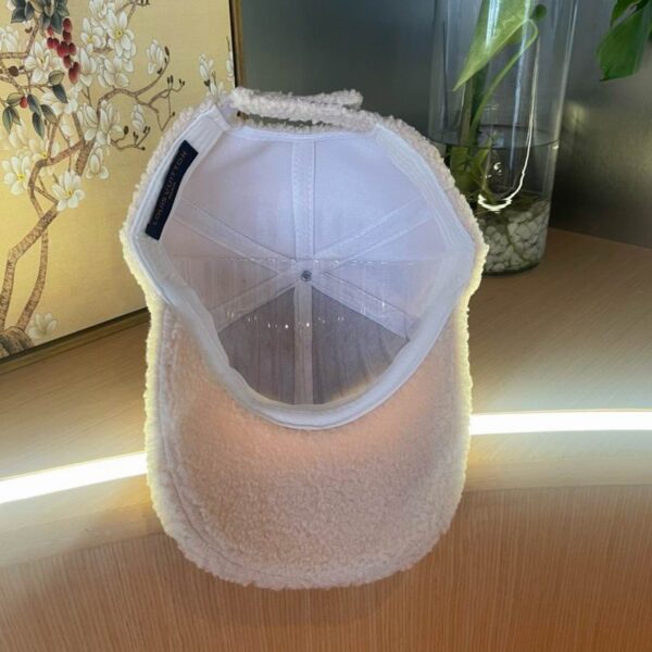 Luxury designer fashionable plush baseball cap suitable for men and women outdoor activity hat