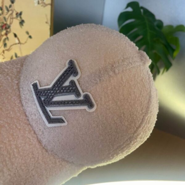 Luxury designer fashionable plush baseball cap suitable for men and women outdoor activity hat