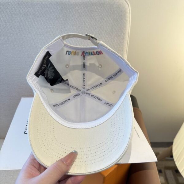 Luxury designer color printed cartoon baseball cap for men and women, trendy and fashionable duckbill cap