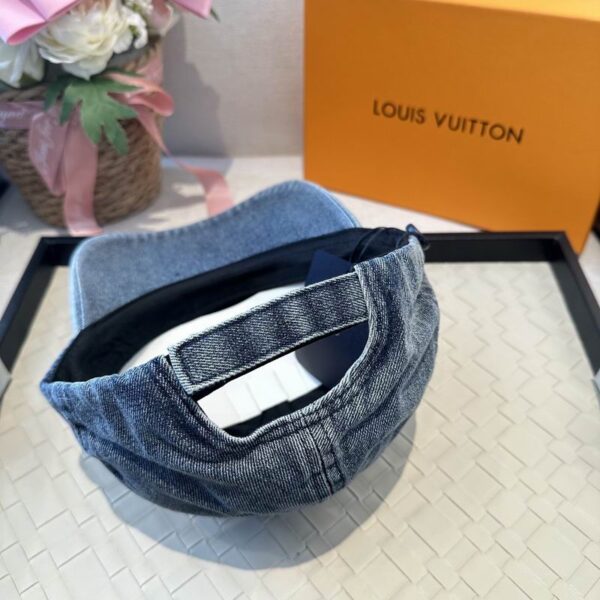  Luxury designer vintage worn-out washed denim baseball cap embroidered with torn edges casual hat for both men and women sun protection hat