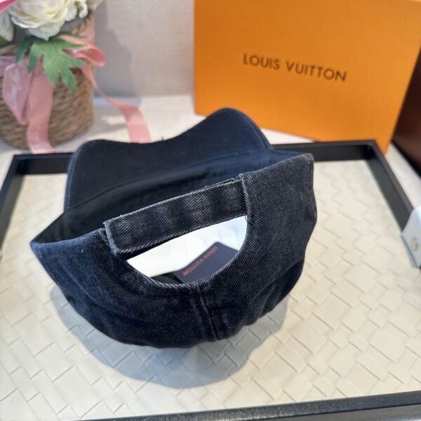  Luxury designer vintage worn-out washed denim baseball cap embroidered with torn edges casual hat for both men and women sun protection hat