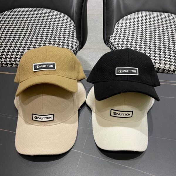 Luxury designer textured baseball cap for both men and women, casual and fashionable sun hat