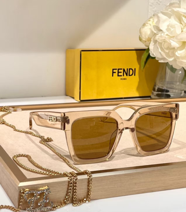 Fendi FE40101I Square Frame Sunglasses