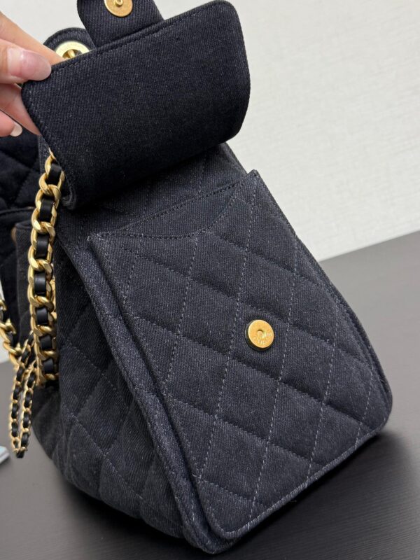 CHANEL 25 Bag 25S, diamond pattern gold chain, denim material with gold buckle, shoulder bag, female style, black