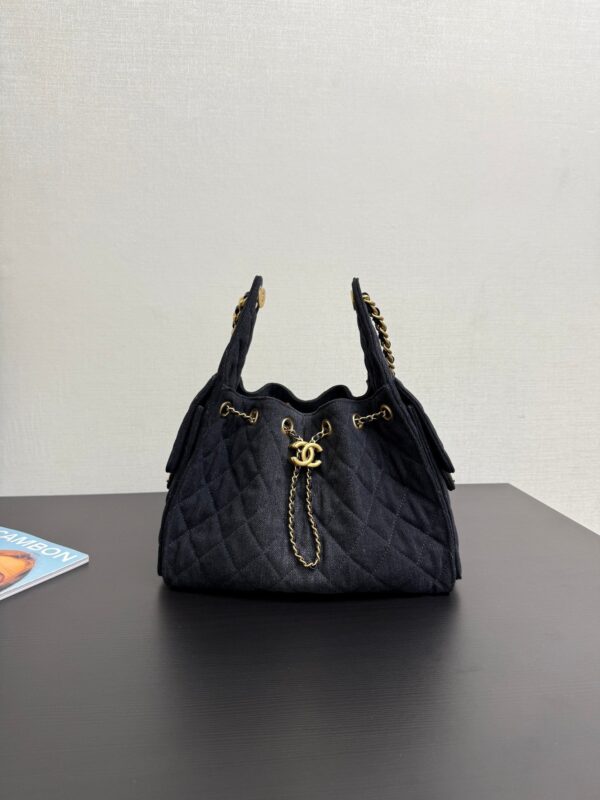 CHANEL 25 Bag 25S, diamond pattern gold chain, denim material with gold buckle, shoulder bag, female style, black