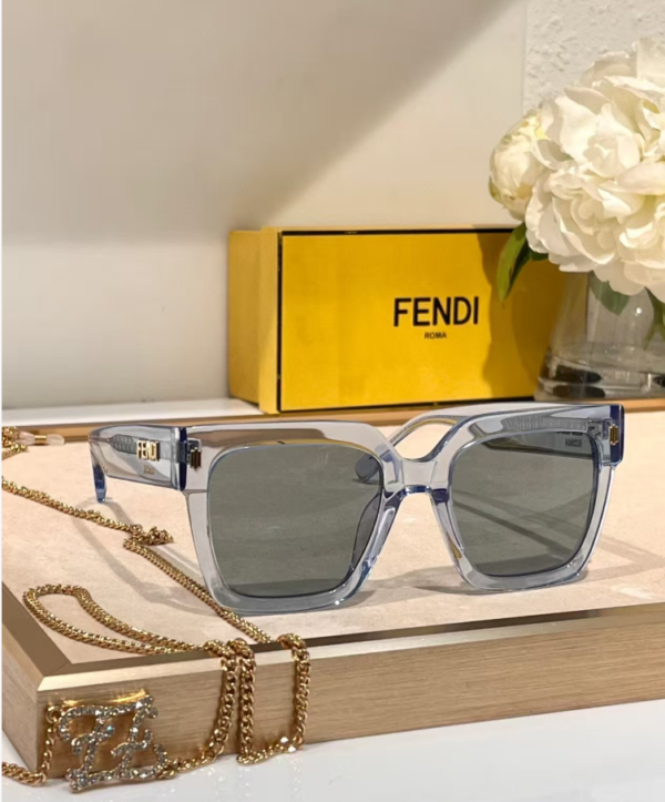 Fendi FE40101I Square Frame Sunglasses