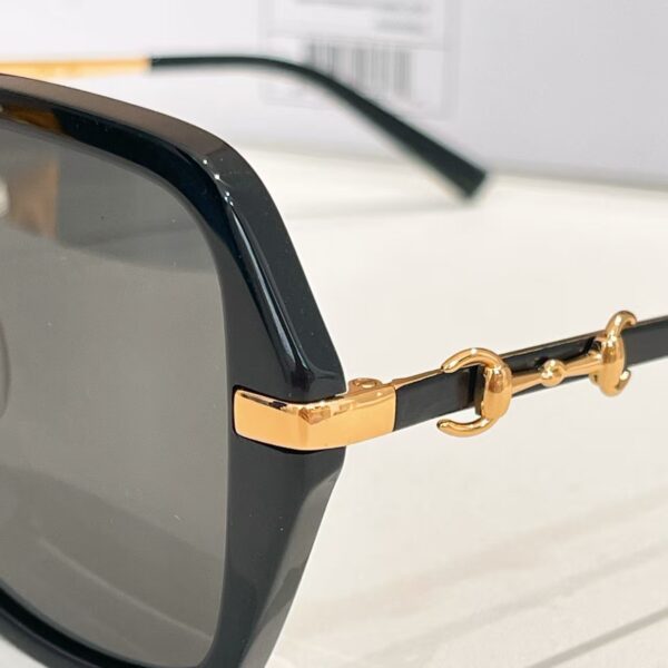 Oversized Square Sunglasses – Retro Luxury Style