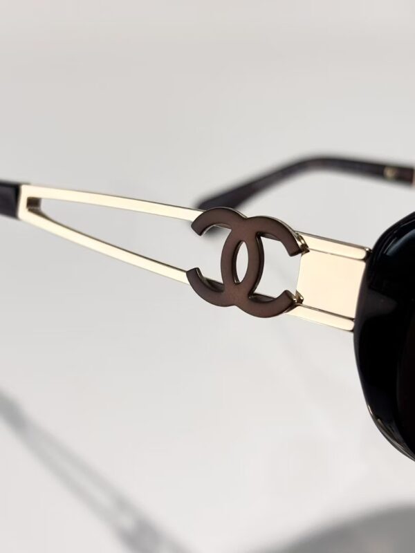 CHANEL Retro Oval Frame Sunglasses