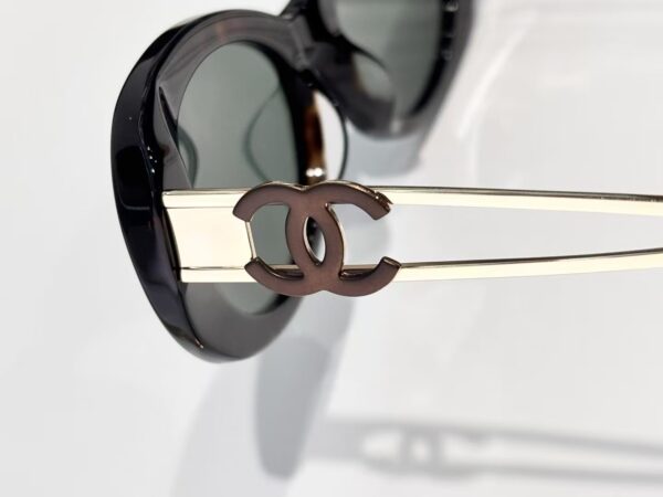 CHANEL Retro Oval Frame Sunglasses