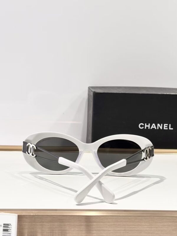 CHANEL Retro Oval Frame Sunglasses