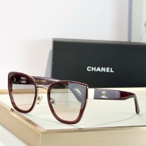 CHANEL Elegant Square Gradient Sunglasses