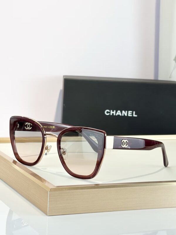 CHANEL Elegant Square Gradient Sunglasses