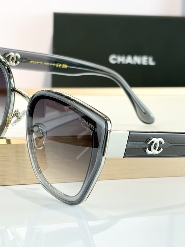 CHANEL Elegant Square Gradient Sunglasses