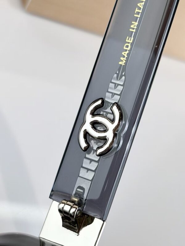 CHANEL Elegant Square Gradient Sunglasses