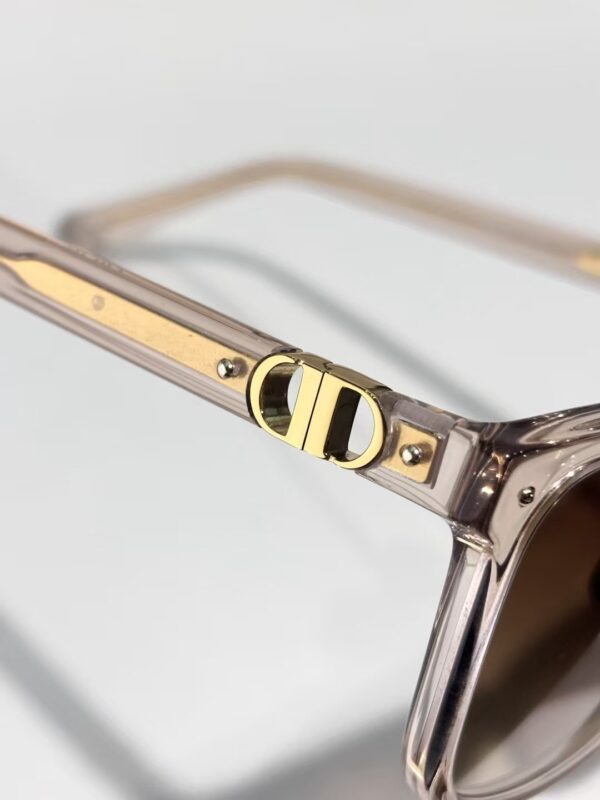 Dior Iconic Oversized Sunglasses – Timeless Luxury & Modern Edge