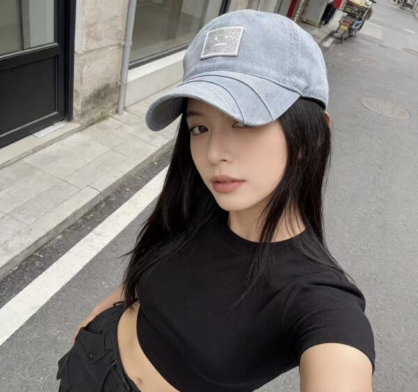 Luxury designer retro washed denim smiling baseball cap for both men and women, adjustable casual cap