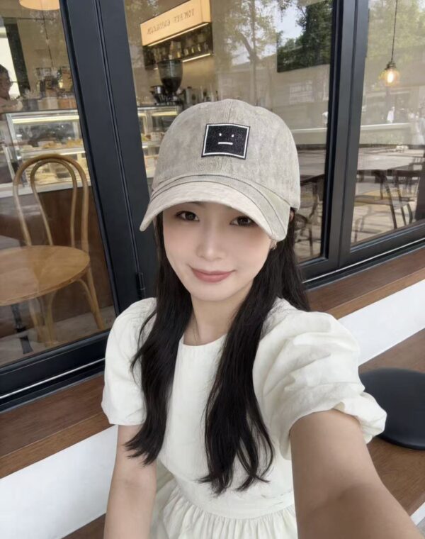 Luxury designer retro washed denim smiling baseball cap for both men and women, adjustable casual cap