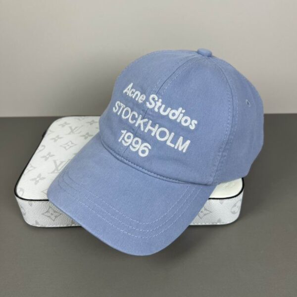 Luxury designer fashionable embroidered baseball cap for both men and women, multifunctional outdoor adjustable dad hat