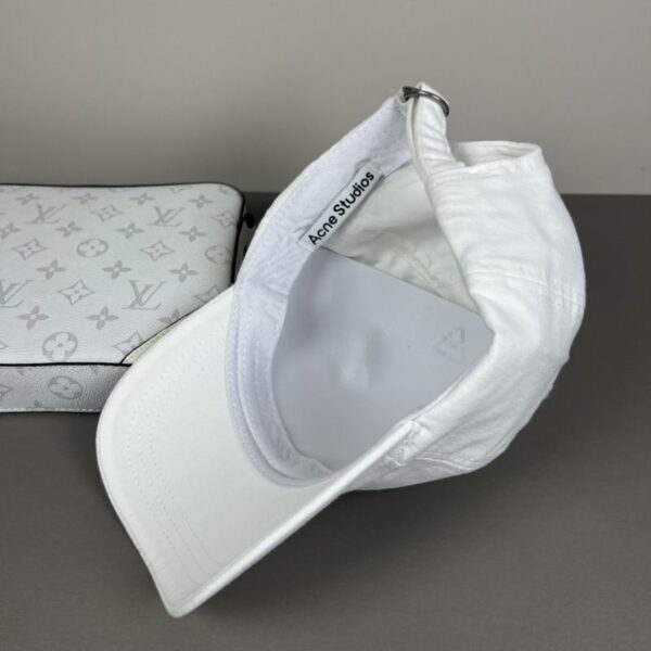 Luxury designer fashionable embroidered baseball cap for both men and women, multifunctional outdoor adjustable dad hat