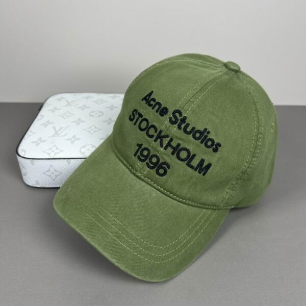 Luxury designer fashionable embroidered baseball cap for both men and women, multifunctional outdoor adjustable dad hat