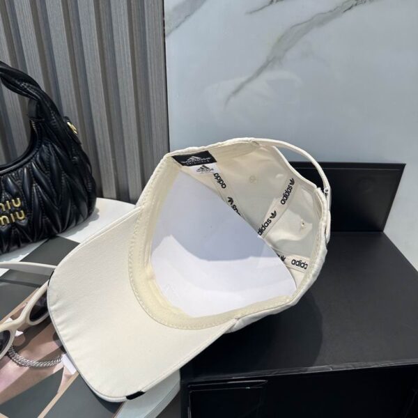 Luxury designer clover embroidered baseball cap, adjustable sport sun hat suitable for both men and women