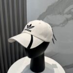 Luxury designer clover embroidered baseball cap, adjustable sport sun hat suitable for both men and women