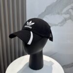 Luxury designer clover embroidered baseball cap, adjustable sport sun hat suitable for both men and women