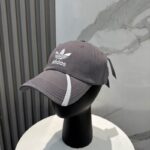 Luxury designer clover embroidered baseball cap, adjustable sport sun hat suitable for both men and women