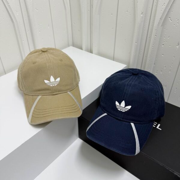 Luxury designer clover embroidered baseball cap, adjustable sport sun hat suitable for both men and women