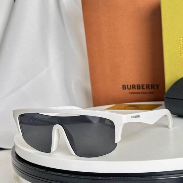 Burberry Sporty Wraparound Eyewear – Premium Acetate Frame for Street Style
