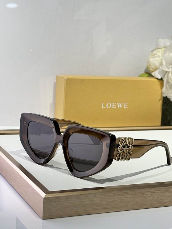 LOEWE Oversized Retro Cat-Eye Eyewear – Premium Acetate Frame with Gold Anagram