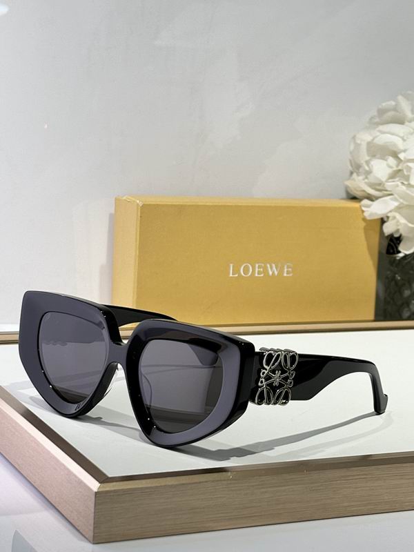 LOEWE Oversized Retro Cat-Eye Eyewear – Premium Acetate Frame with Gold Anagram